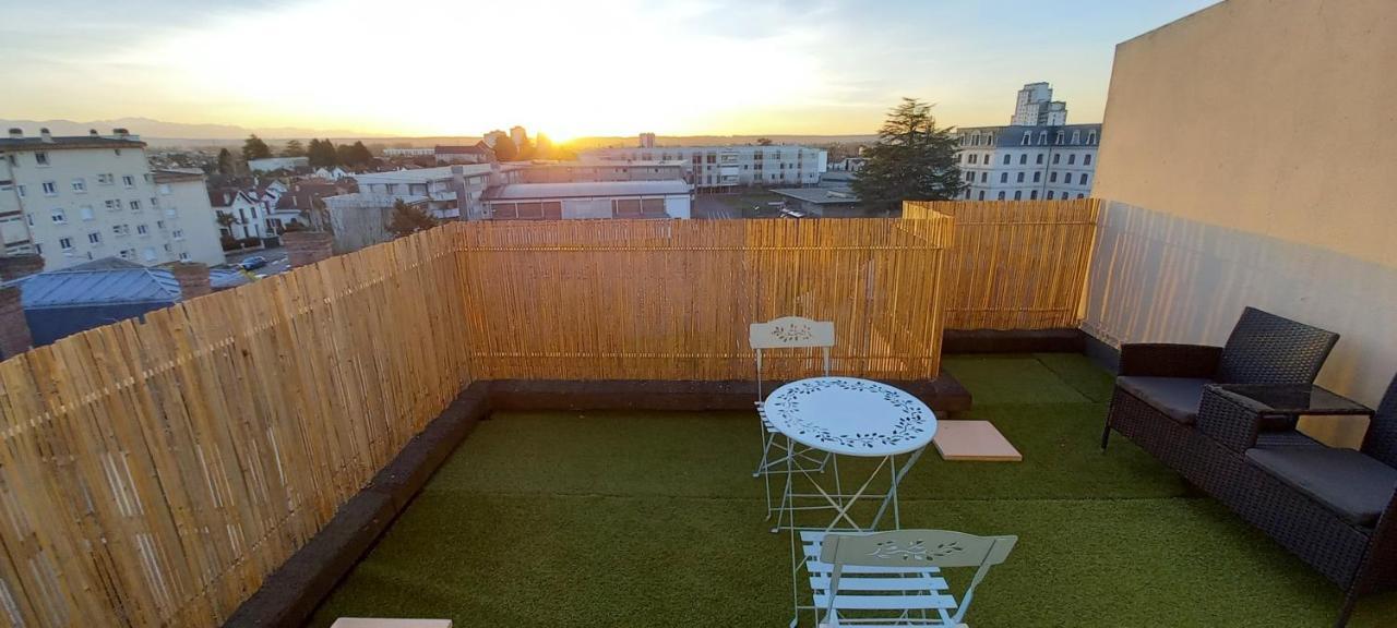 Le Belvedere Dernier Etage Avec Terrasse Wifi Fibre Apartment Tarbes Bagian luar foto