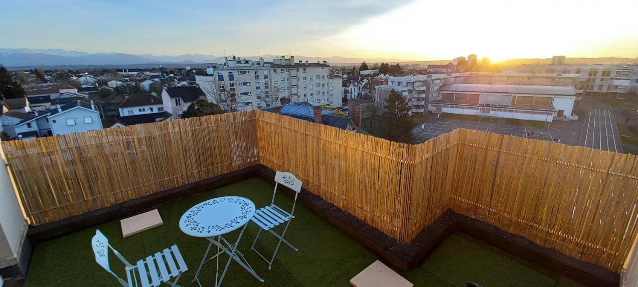 Le Belvedere Dernier Etage Avec Terrasse Wifi Fibre Apartment Tarbes Bagian luar foto